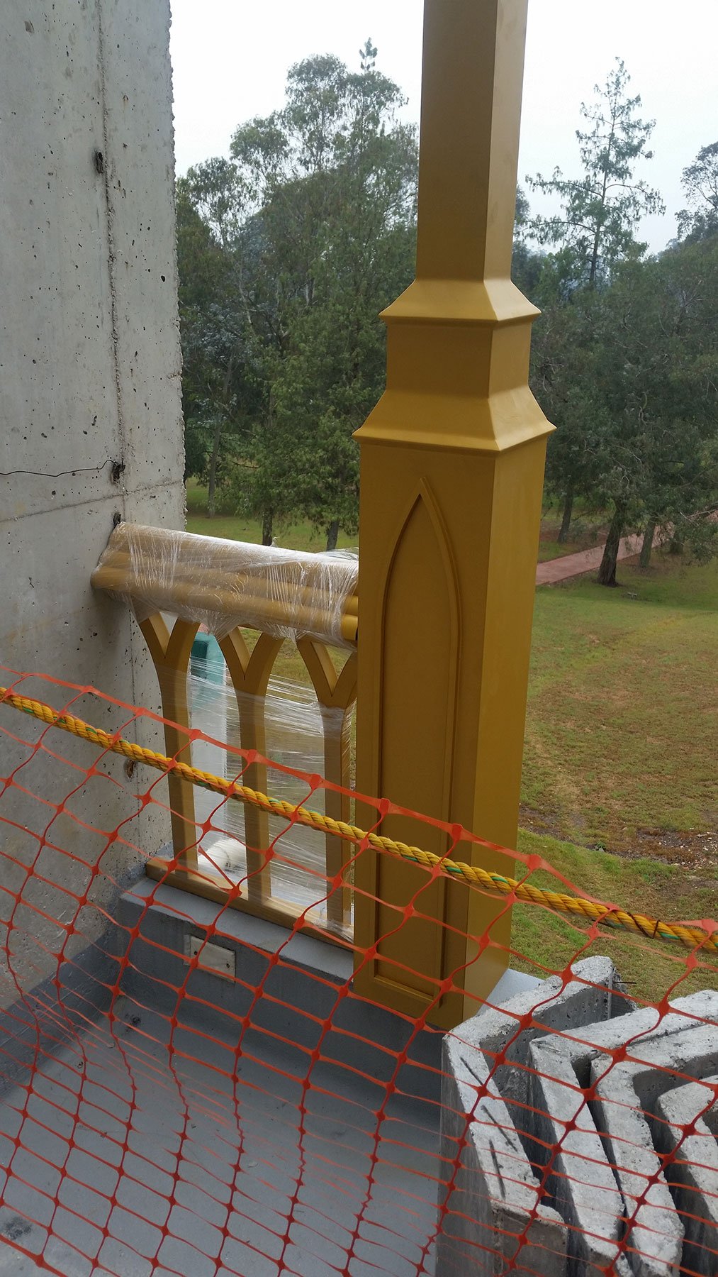 Fabricación de Ventanas y Rosetón para Iglesia en Bogotá
