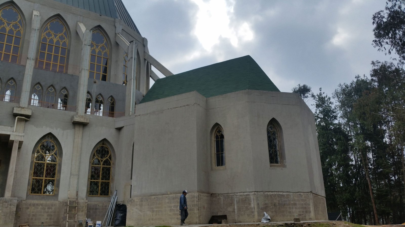 Fabricación de Ventanas y Rosetón para Iglesia en Bogotá