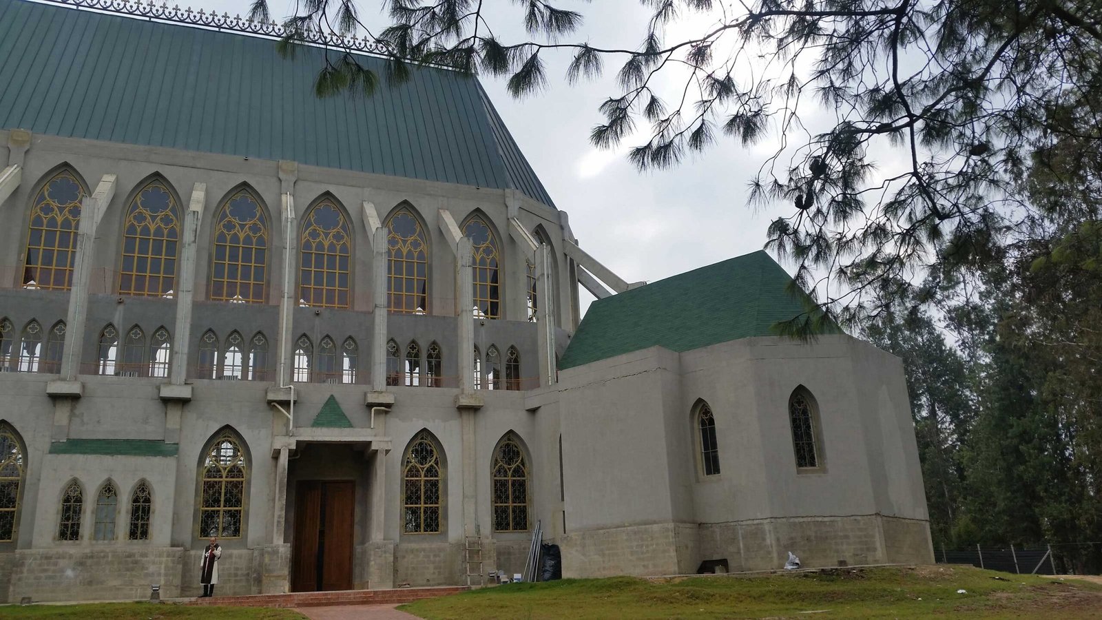 Fabricación de Ventanas y Rosetón para Iglesia en Bogotá