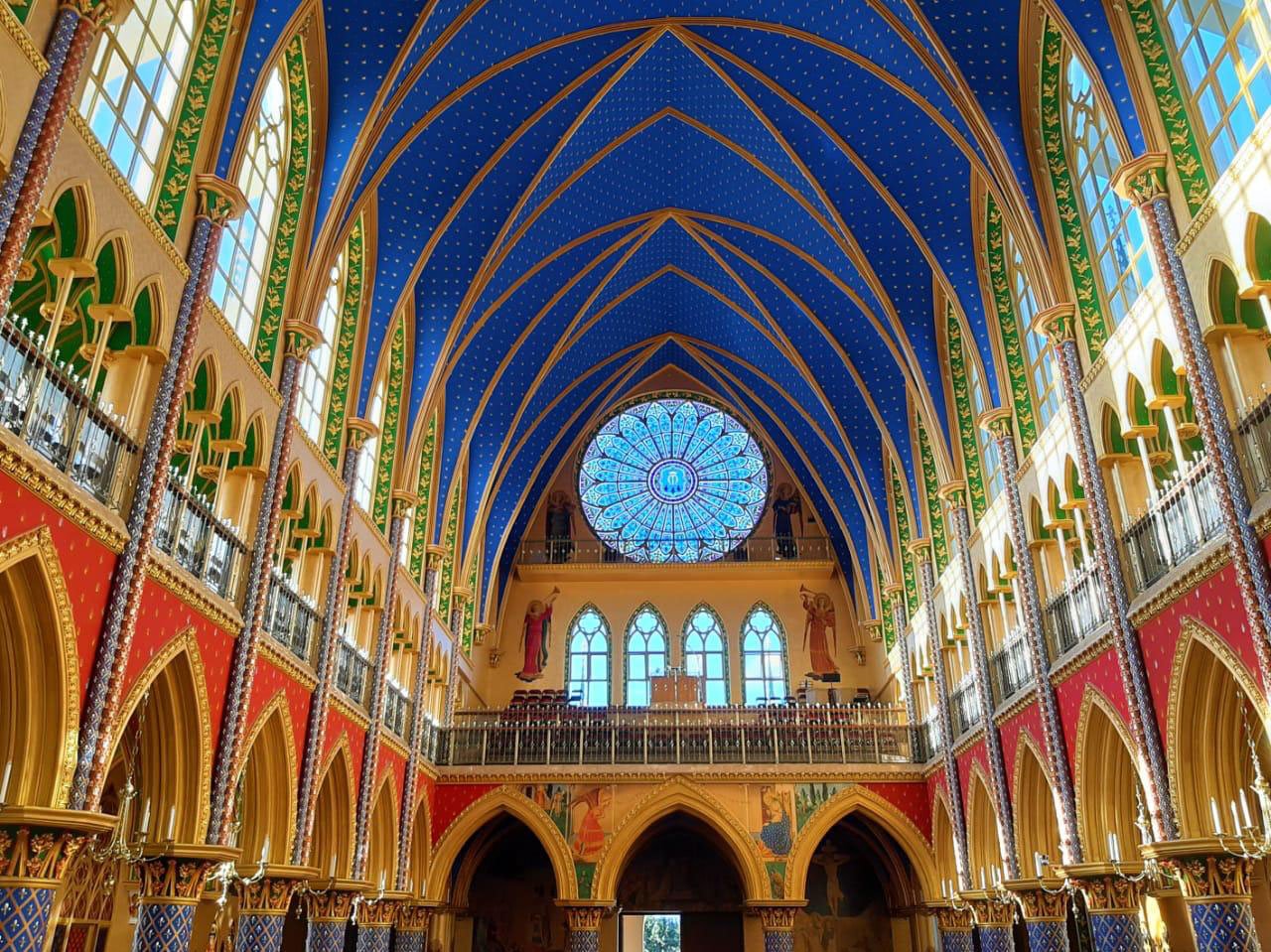 Fabricación de Ventanas y Rosetón para Iglesia en Bogotá