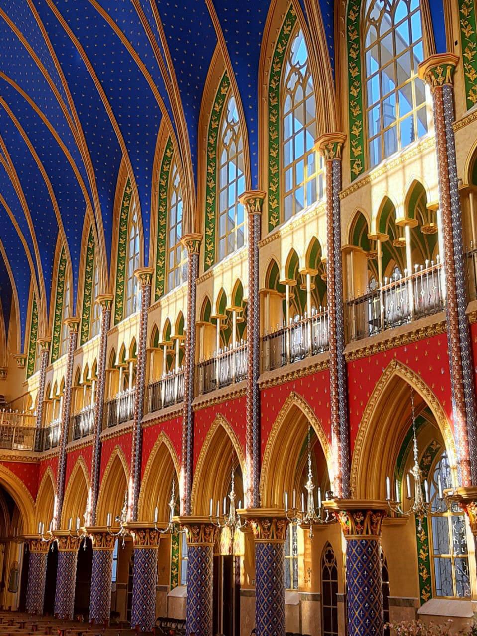 Fabricación de Ventanas y Rosetón para Iglesia en Bogotá