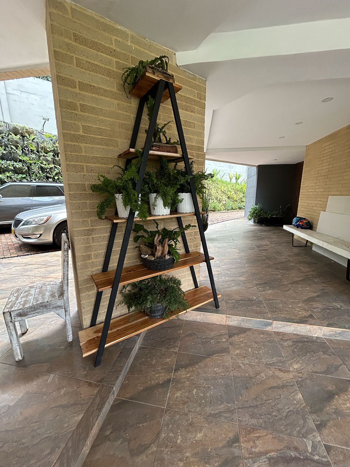 Mueble-Ampliación de Oficina con Estructura Metálica y Vidrio en Bogotá