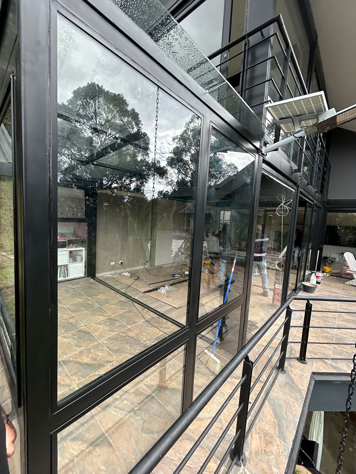 Ampliación de Oficina con Estructura Metálica y Vidrio en Bogotá