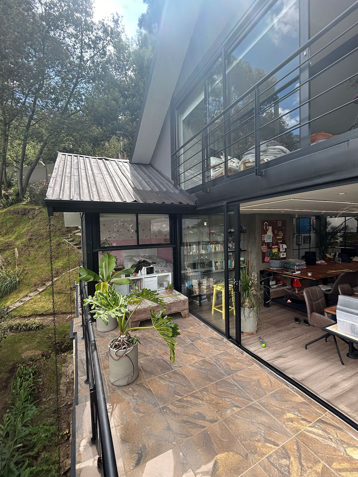 Ampliación de Oficina con Estructura Metálica y Vidrio en Bogotá