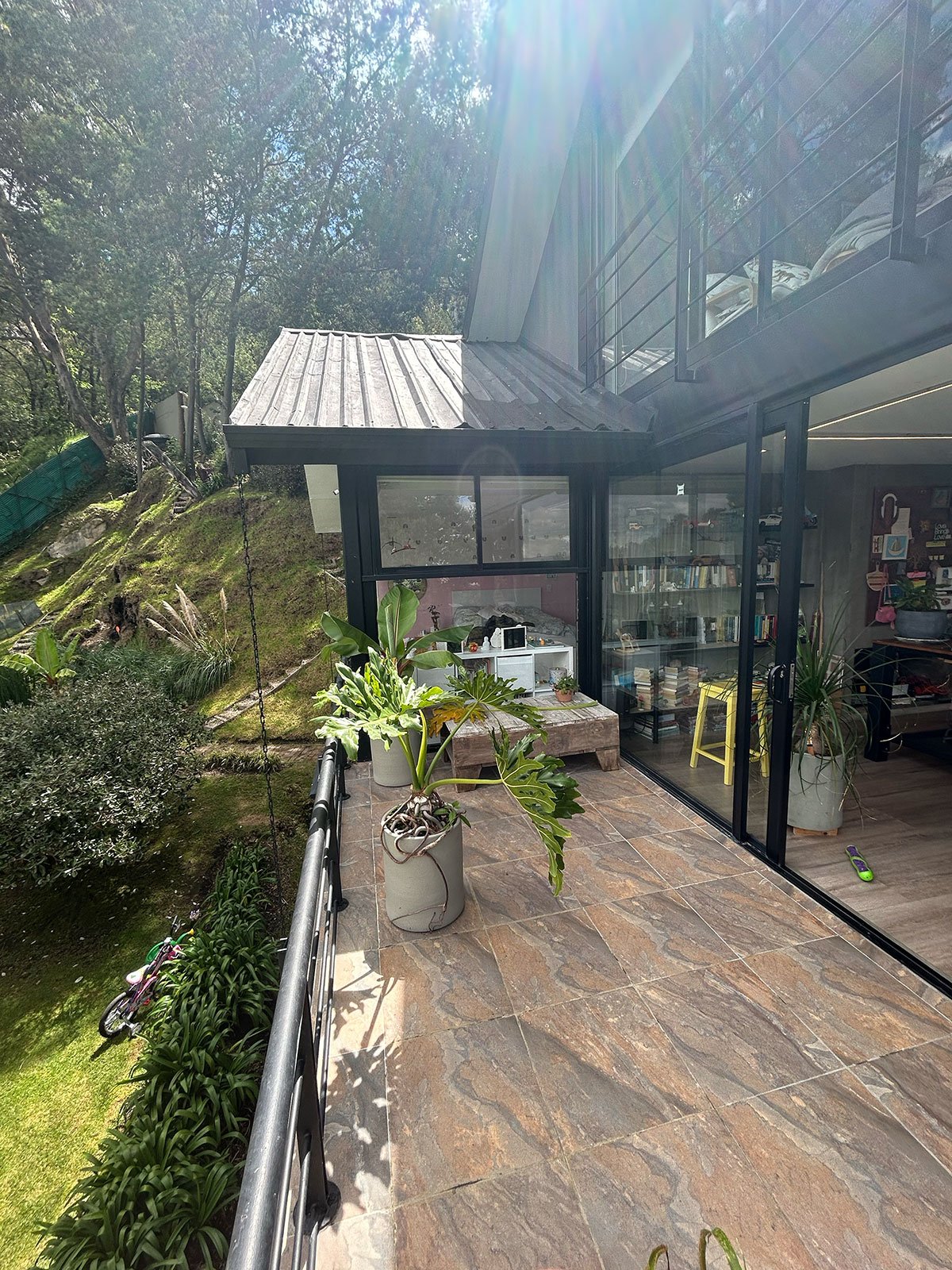 Ampliación de Oficina con Estructura Metálica y Vidrio en Bogotá