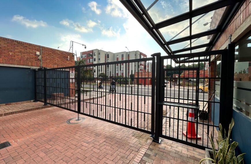 porton-metalico-itaka