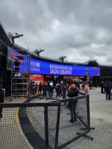 estructura para pantalla curva en corferias