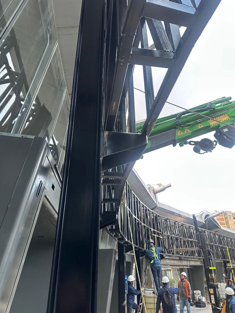 estructura para pantalla curva en corferias