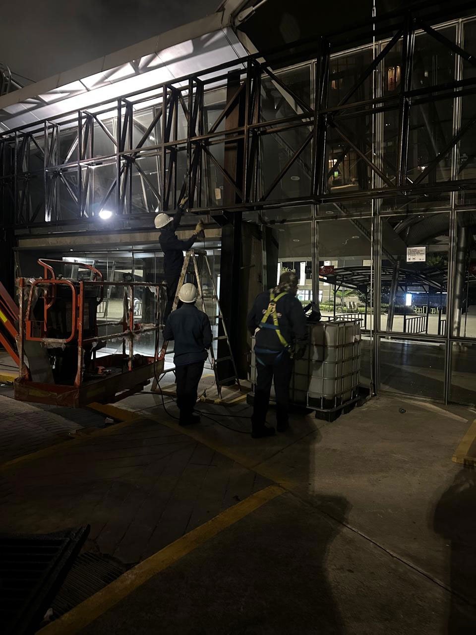 estructura para pantalla curva en corferias