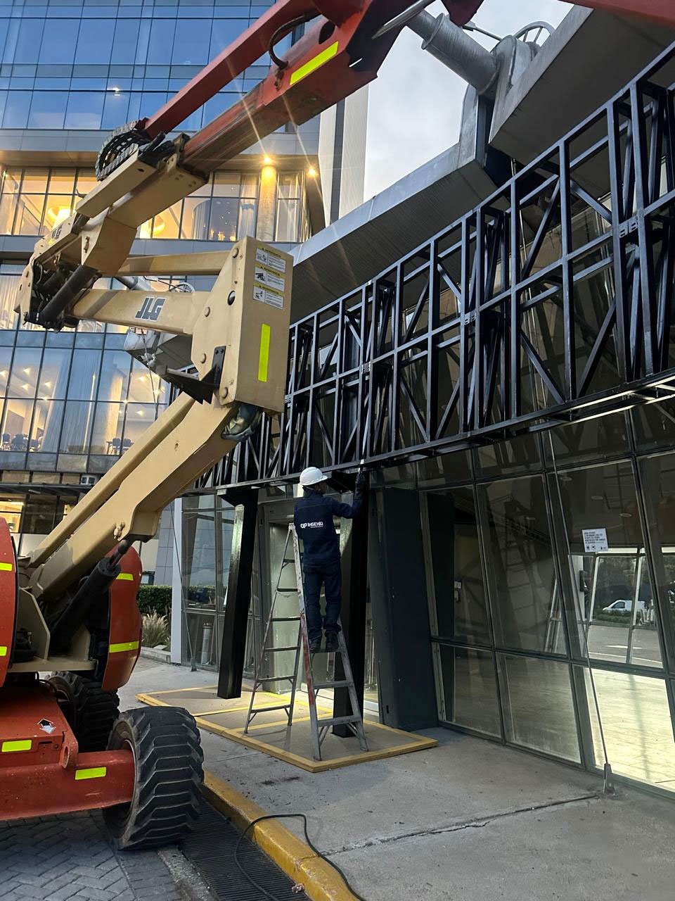 estructura para pantalla curva en corferias