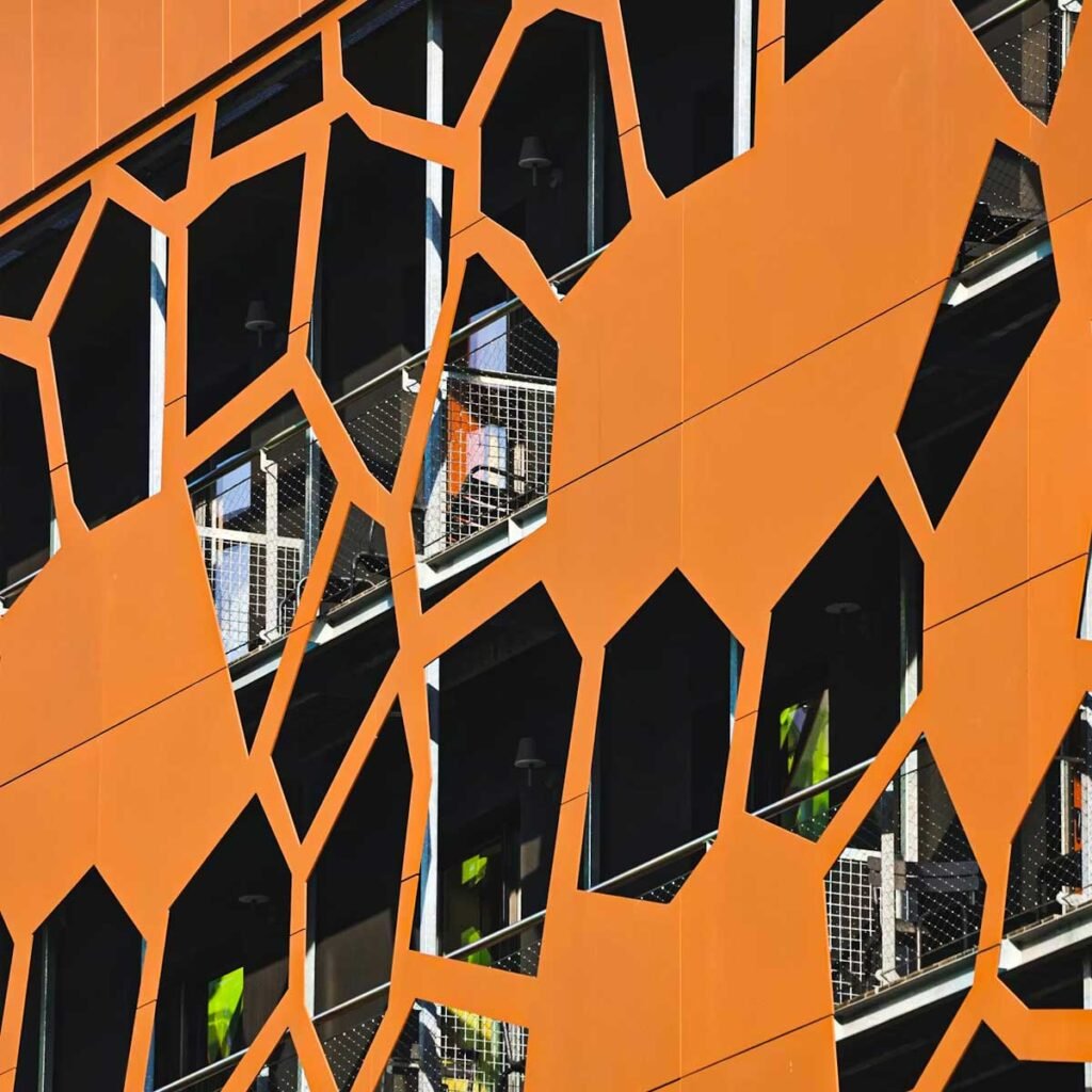 Por-que-elegir-una-fachada-metalica