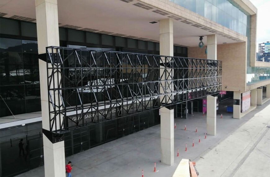 Estructura para pantalla en Corferias